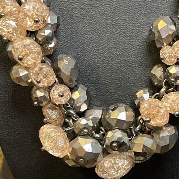 Simply Vera Gunmetal Tone Pink Crackle & Silver Faceted Cluster Beads Necklace - Picture 4 of 8